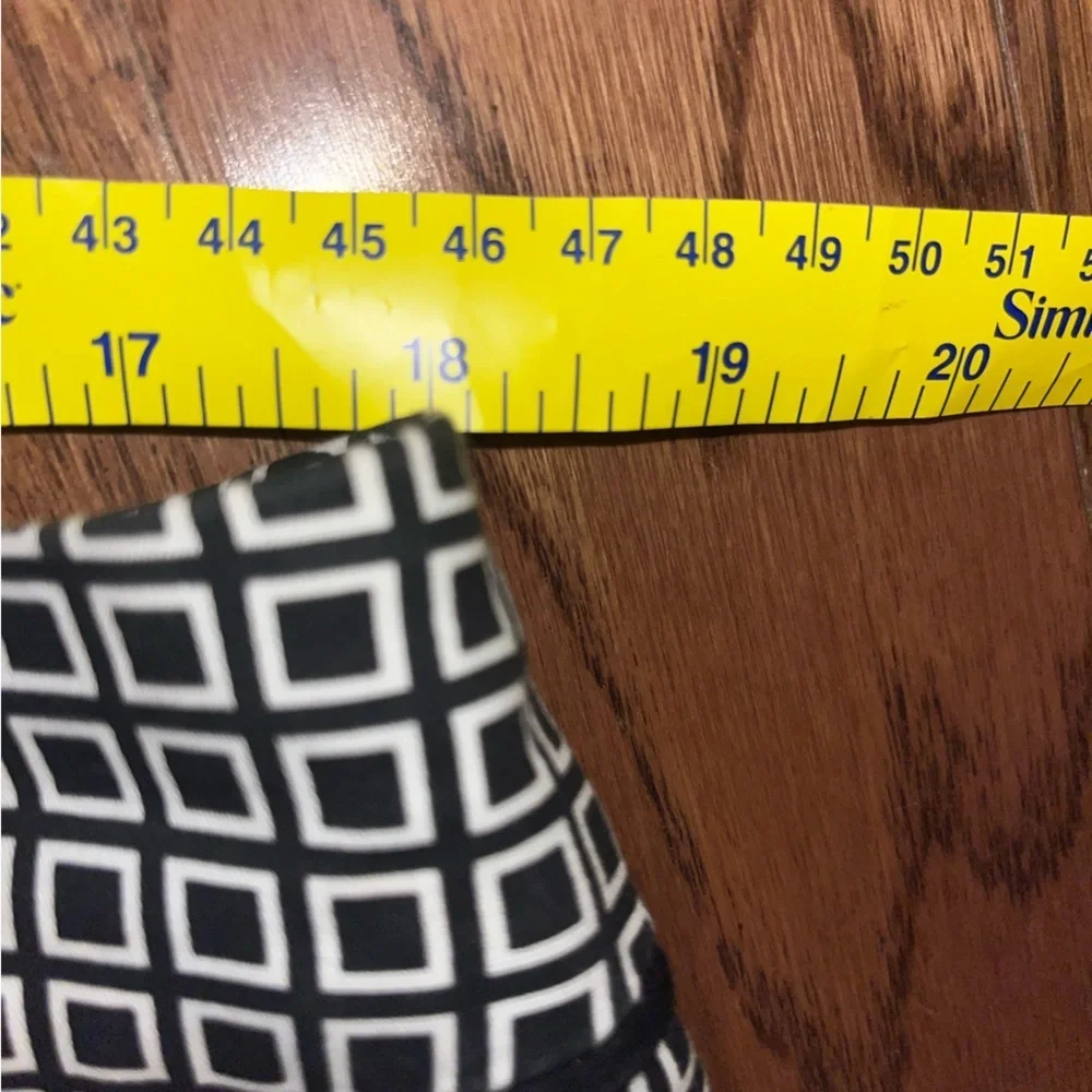 Anne Klein Black & White Shorts Size 10‎